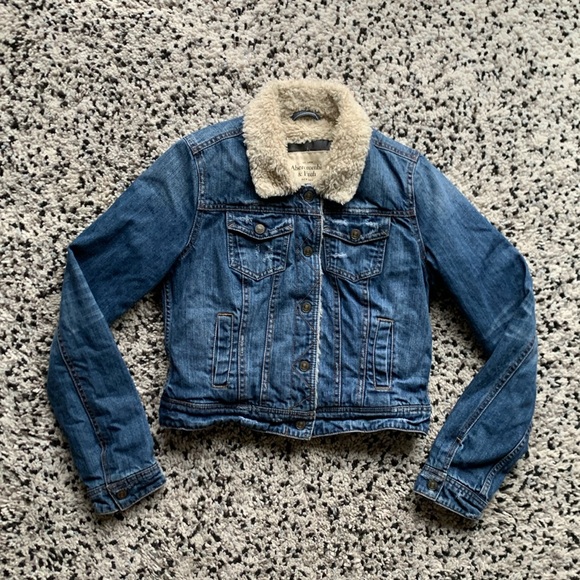Abercrombie & Fitch Denim Jean Jacket Sherpa Lined Snap Button Women’s Small - Picture 1 of 16